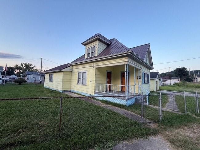 Four Bedroom Two Bath Home in Huntington - Four Bedroom Two Bath Home in Huntington