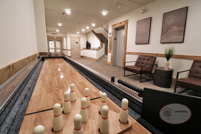 Lounge Area - The Henry on Main