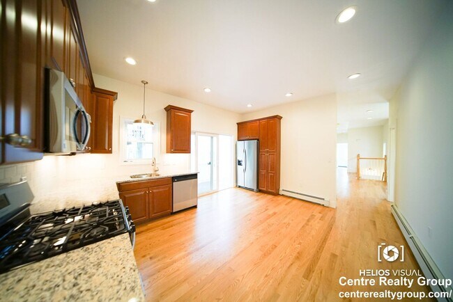 Photo - 2500 Sq Ft. Massive Luxury Apt in Davis Sq...
