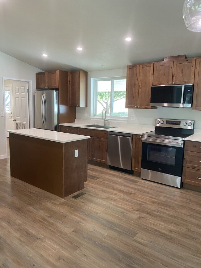 Photo - Country Living, 3 Bedroom, 2 Bath Home in New Castle Unit Main House