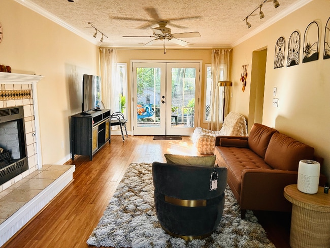 Photo - 1071 Standard Dr NE