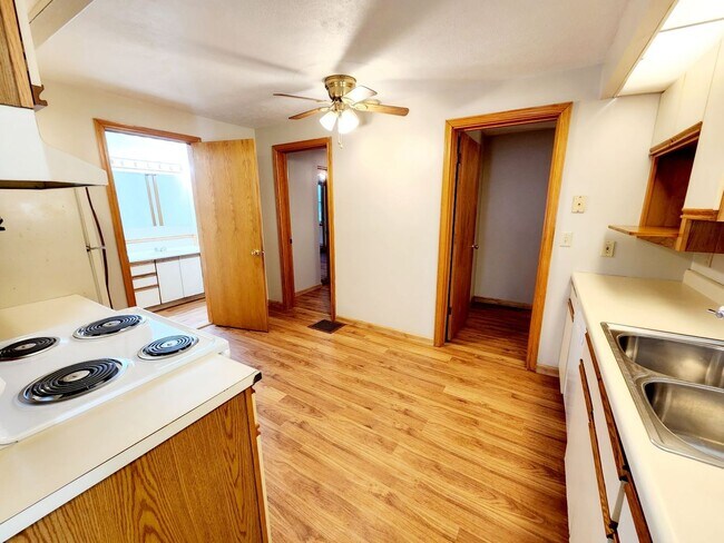 Photo - 2 Bedroom house near Mileground - Available 05/20/2026