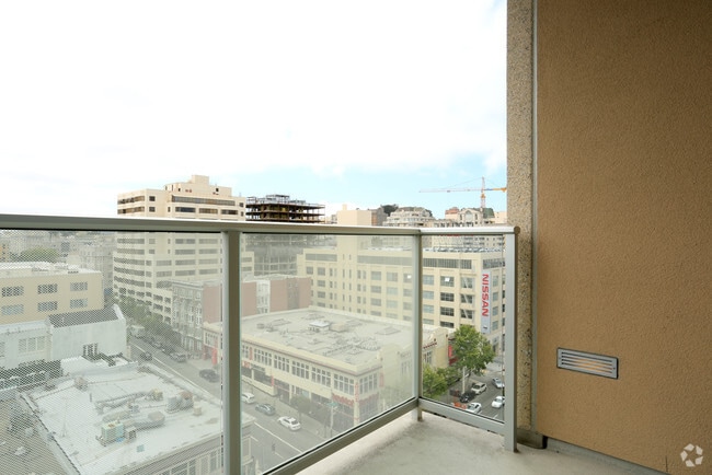 2 Bedroom: Balcony
