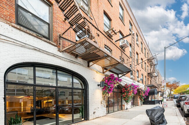 Photo - 190 Berry St