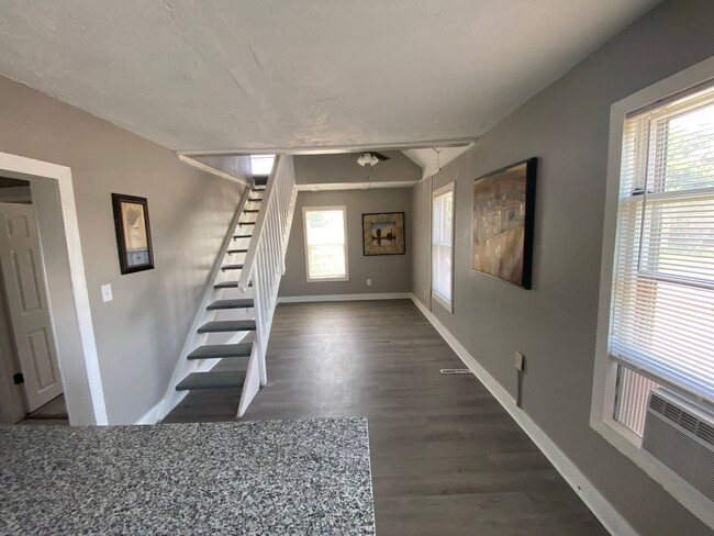 Photo - Very attractive 2BR 1/2 duplex