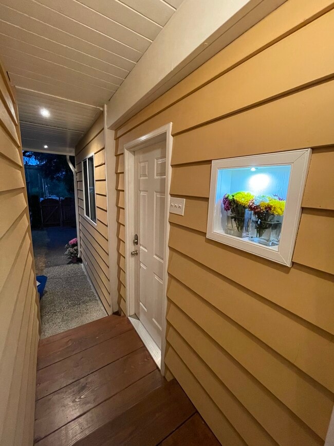 Building Photo - 3199 Fromme Rd