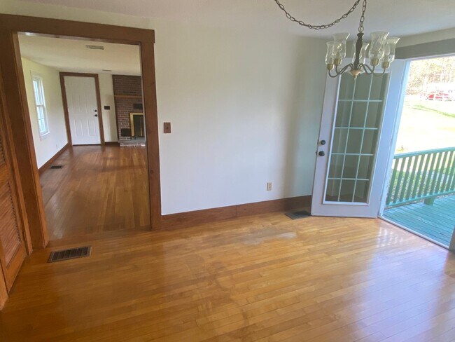 Photo - Authentic 3 bedroom New England Colonial! ...