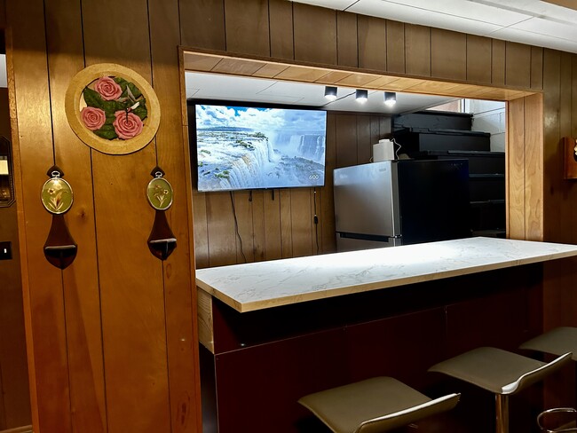 Building Photo - 1908 Kessler Blvd North Dr Unit Downstairs apartment