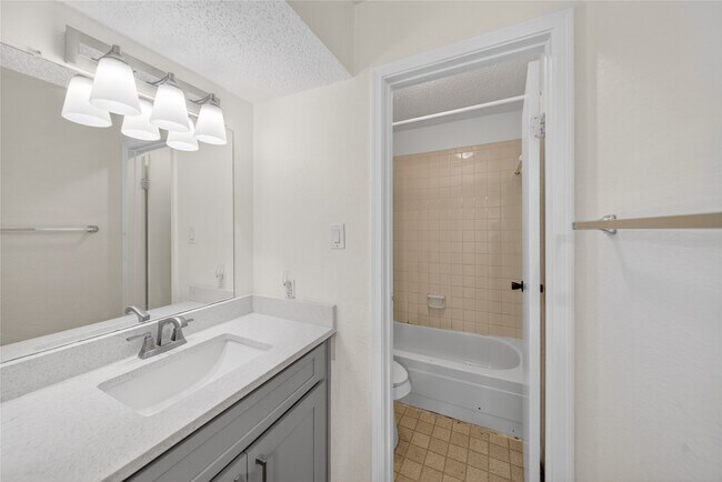 Photo - 2750 Holly Hall St Unidad 1706