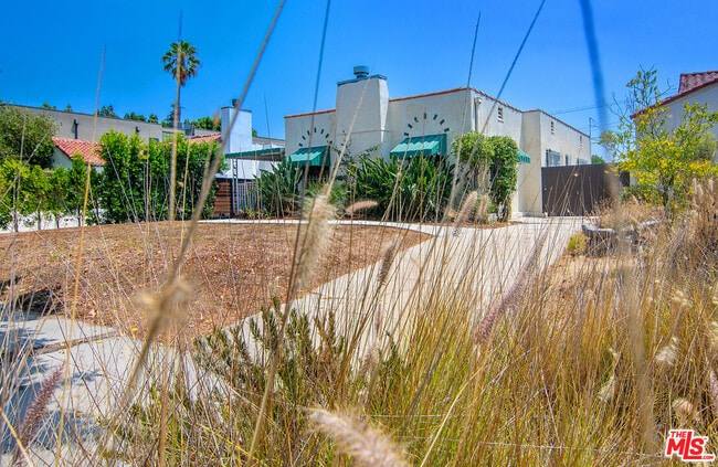 Building Photo - 832 S Citrus Ave Rental