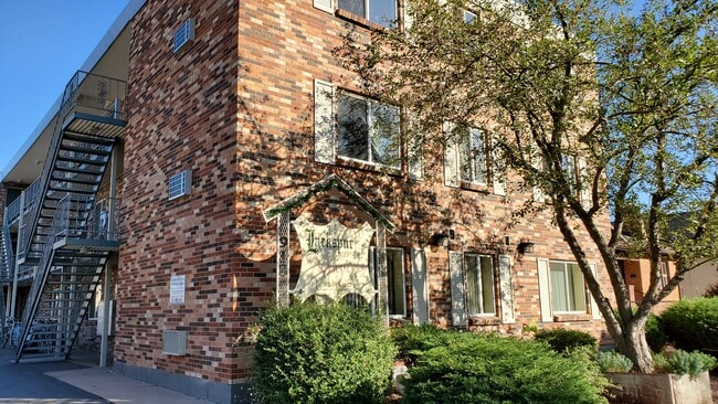 Building Photo - 918 S Logan St Unit 301