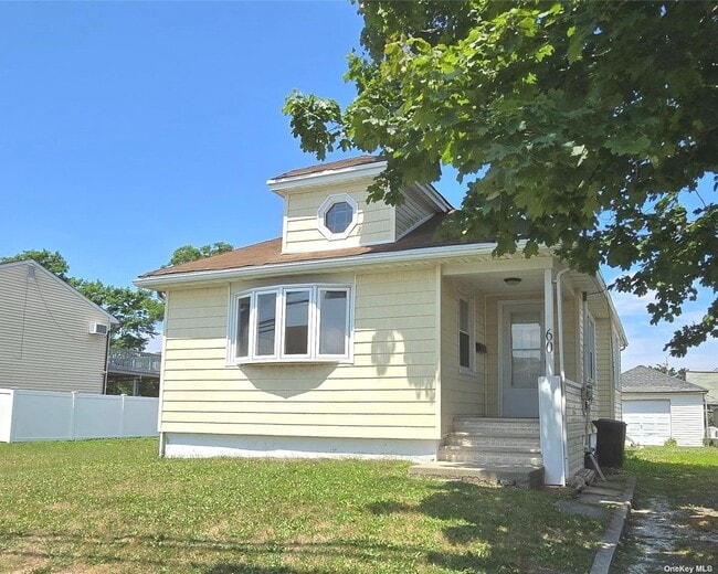 60 North Dr