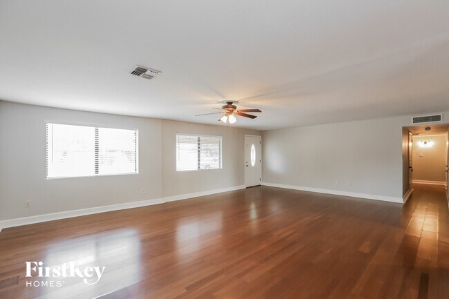 Photo - 3827 E Friess Dr