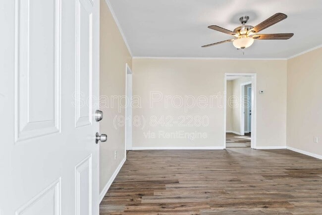 Photo - 921 W Midway St
