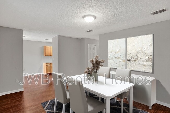 Photo - 1518 W 27th St