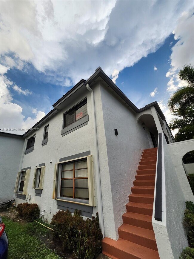 Building Photo - 18224 Mediterranean Blvd Unit 8-17 Rental