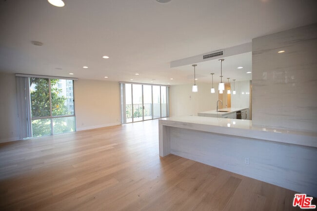 Photo - 2170 Century Pk E Unit 406