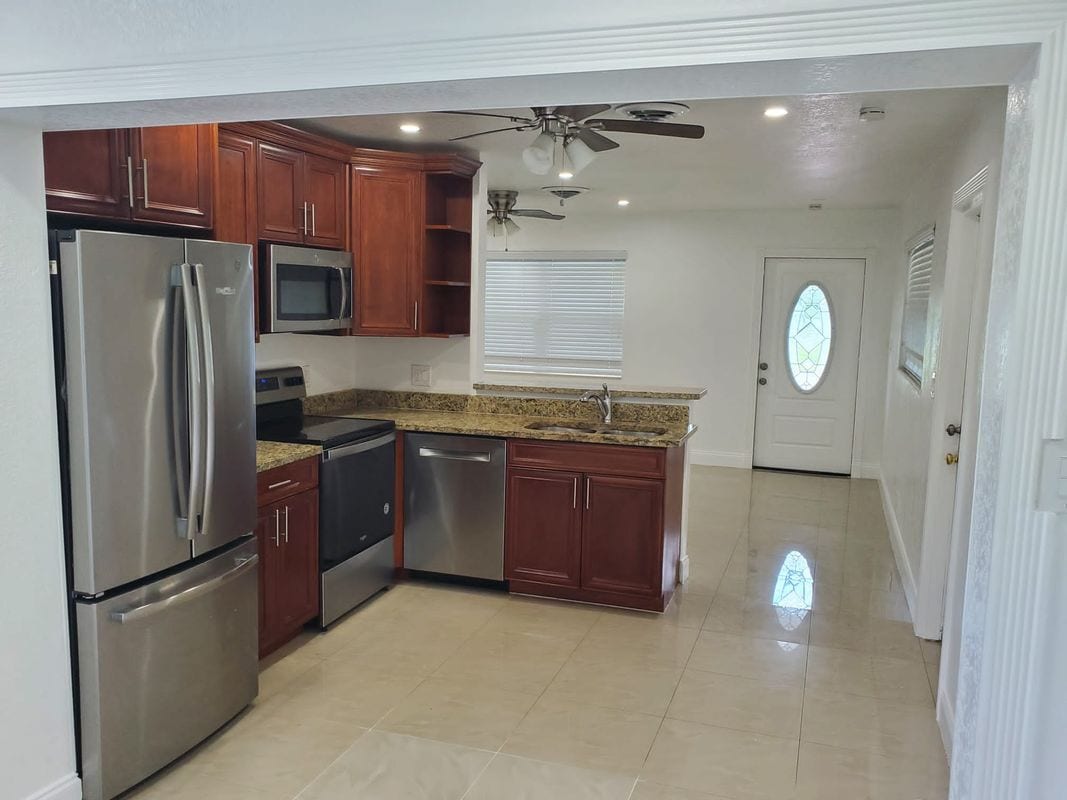 Photo - 516 NW 8th Ct