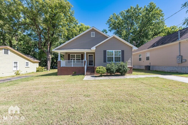 Photo - 902 Appleby St NW