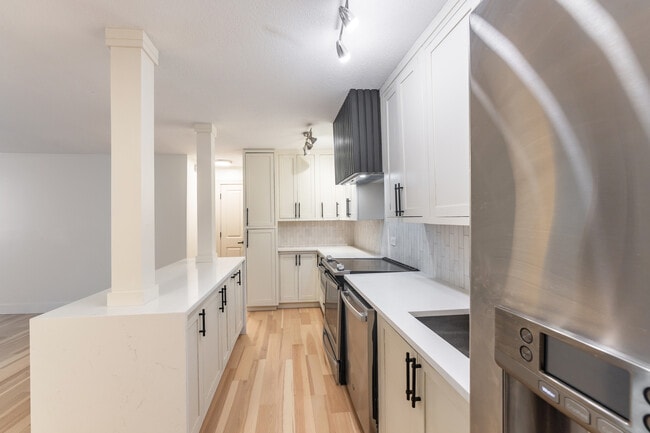 Photo - 1339 N Dearborn St