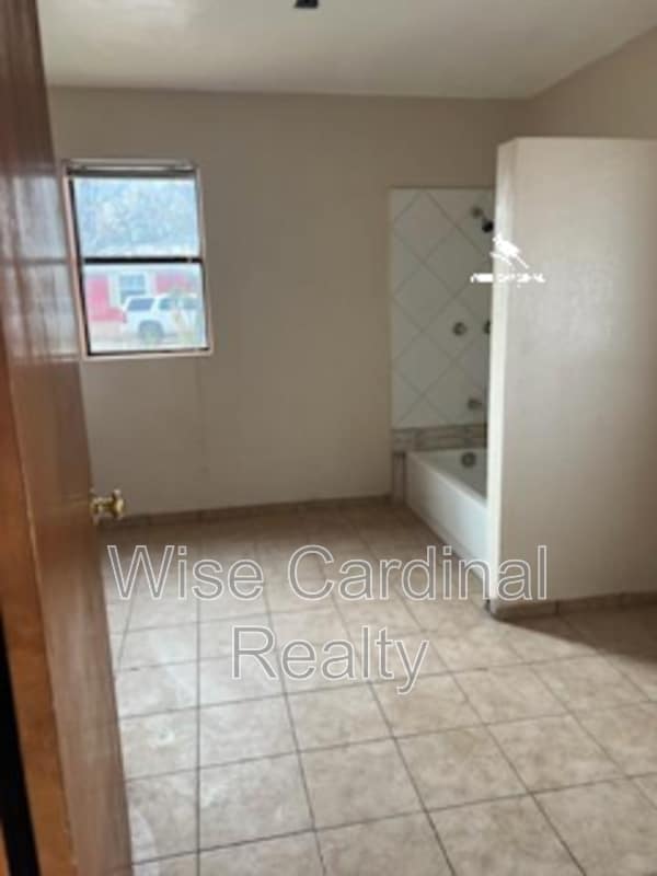 Photo - 1017 N Main Ave