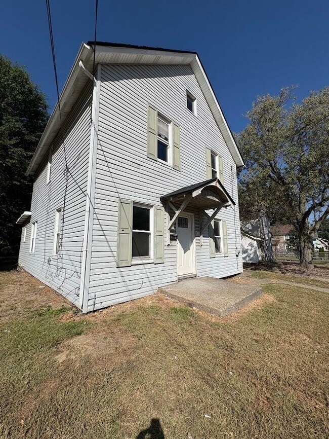 Photo - 686 Sumner St Unit 2