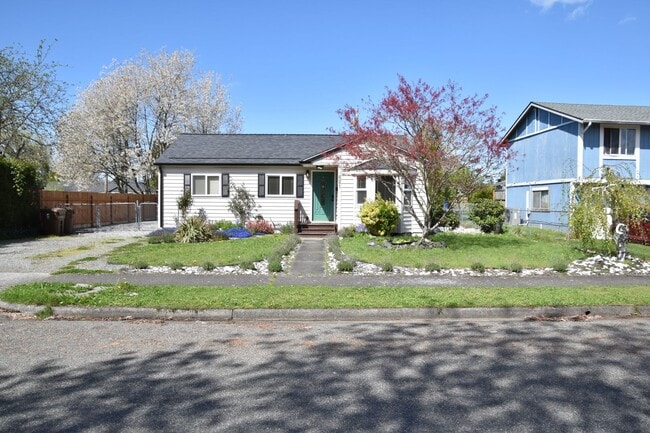 Building Photo - Fully Renovated Tacoma Home with Massive New Deck & Modern Upgrades