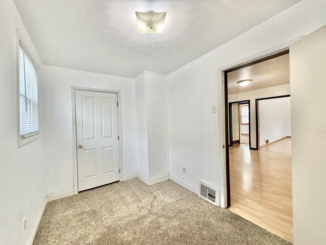 Photo - 809 Rockport Rd