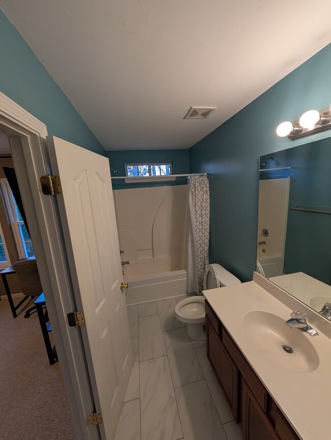 Private Bathroom - 1535 Sylvia Ct