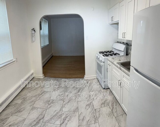 Photo - 402 Unruh Ave
