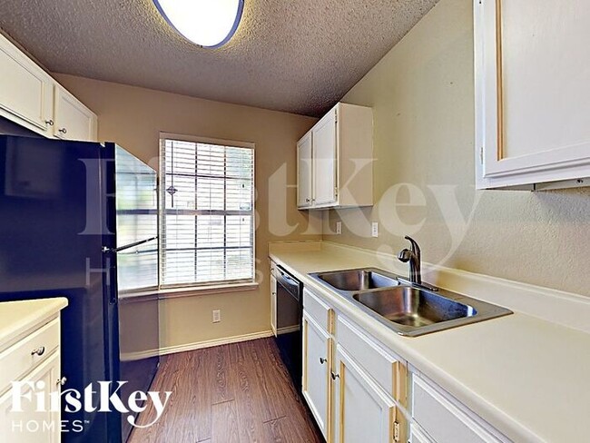 Photo - 1409 Grovecrest Dr
