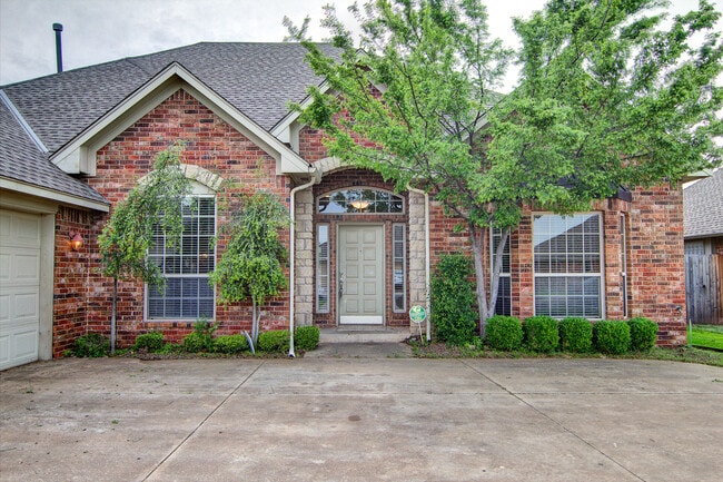 Building Photo - Spacious 3 bedroom/ Study -2264 sq ft.- Ed... Rental