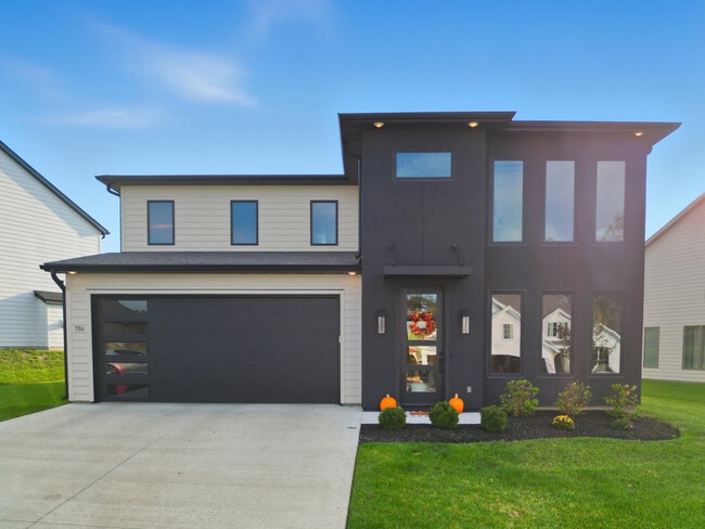 Photo - 704 Angels Rst Wy