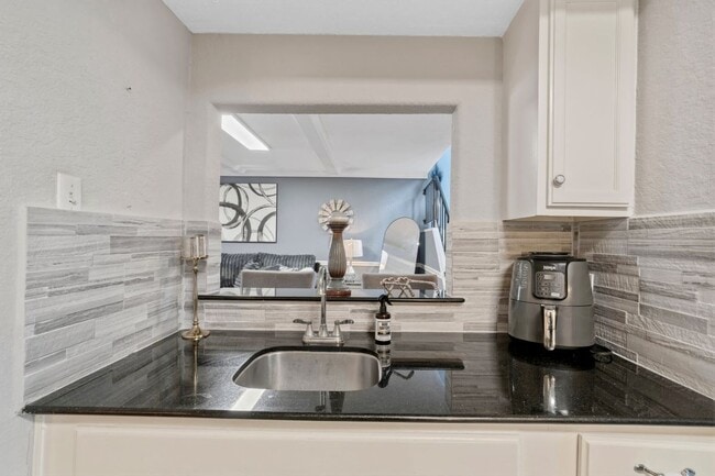 Photo - 2938 Camelot Ln