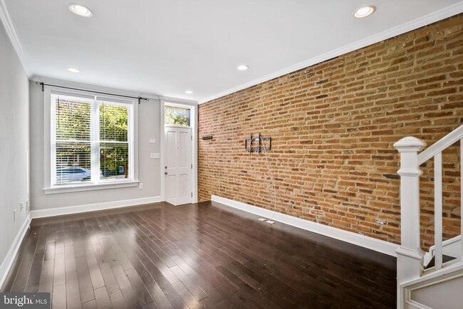 Photo - 108 S Conkling St