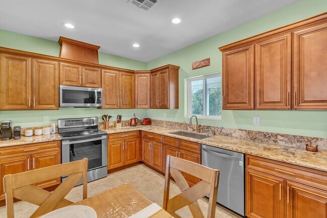 Photo - 4615 E St Louis Ave