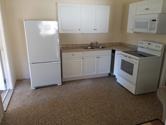 Maplenut Way, 1127 S