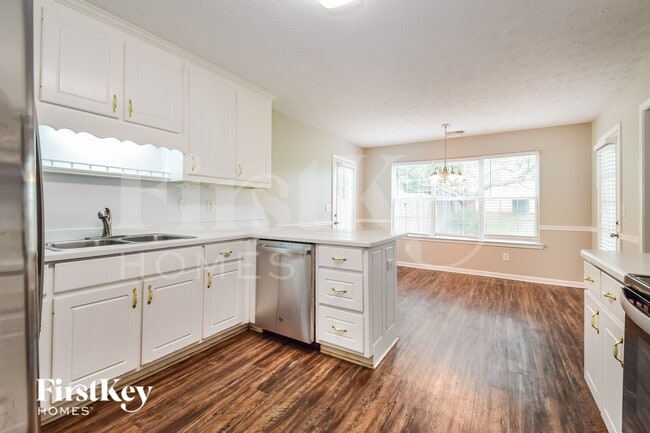 Photo - 250 Berkshire Dr