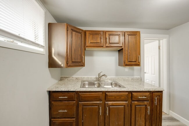 Photo - 231 W Follett St Unit 2