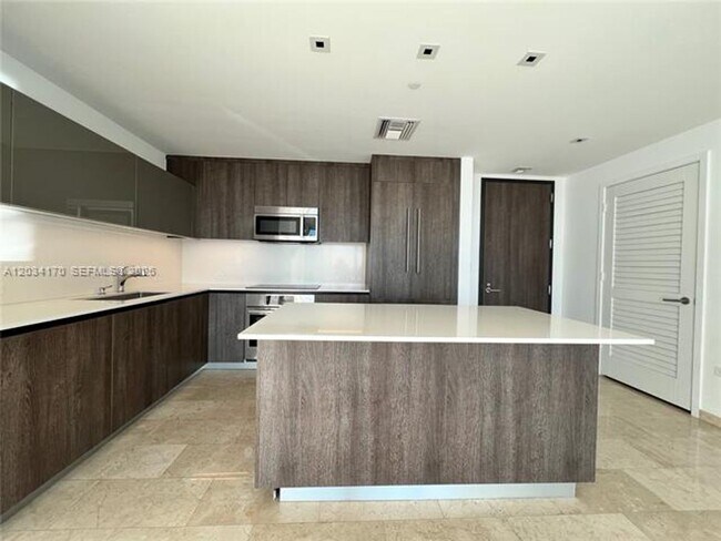 Photo - 68 SE 6th St Unidad 68 SE 6th St # 3308