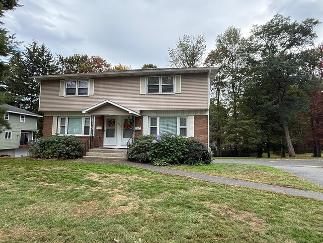 Building Photo - 566 Kenwood Ave Unit A