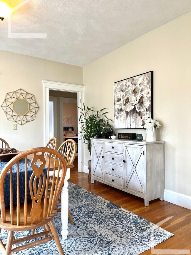 Photo - HUGE 3 bed duplex in the heart of Oak Square!