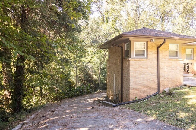 Photo - Newly Renovated 2/2 Duplex Unit Minutes From Decatur Square & Va Highlands!