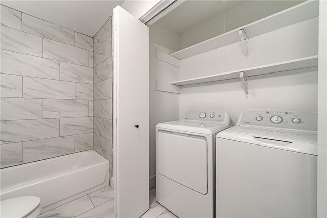 Photo - 1060 Mathews Ct