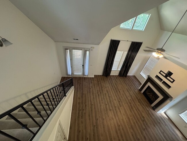 Photo - 1343 Island Pl E