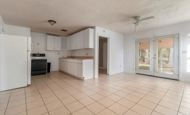 Photo - 6458 Pinebrook Dr