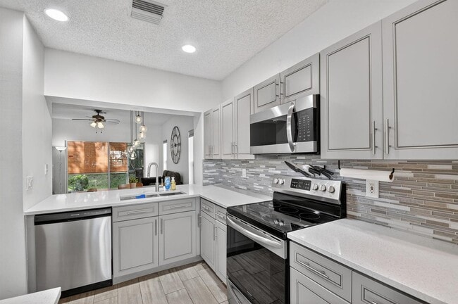 Photo - 5015 Palmbrooke Cir