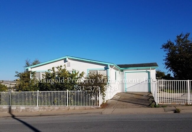 Building Photo - Great Home Located In Seaside Neighborhood with Fenced Back Yard!