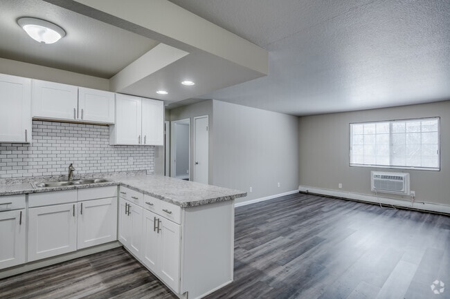 2 BR, 1 BA - 850SF