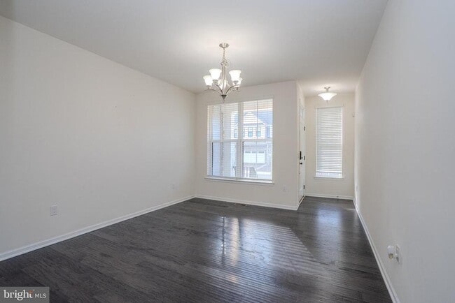 Building Photo - 16 Clover Ln